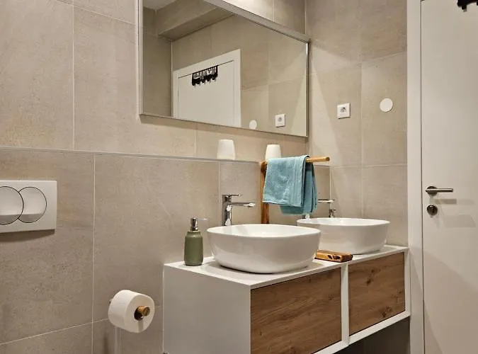 At Glance * 자다르