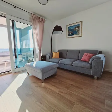 Apartment At Glance *